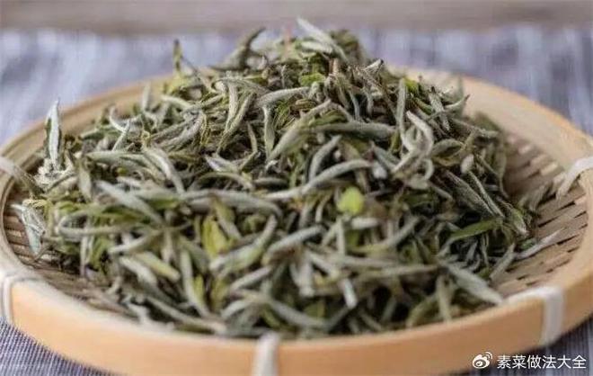 白茶是绿茶还是红茶？白茶是什么茶？茶树品种芒果体育和制作工艺别搞混了(图2)